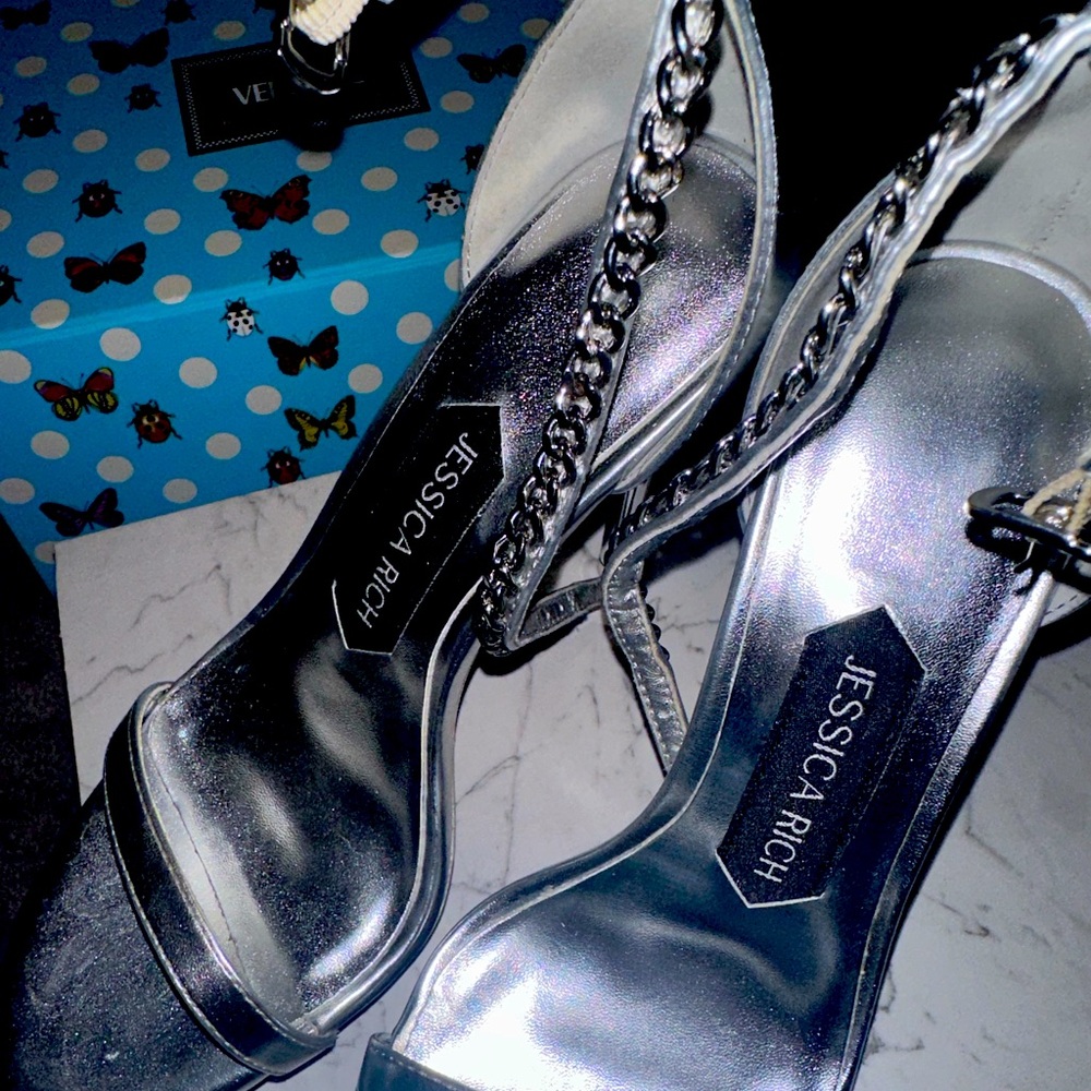Size 7 JESSICA RICH silver heels. Beautiful and sexy in person. Fits narrow
